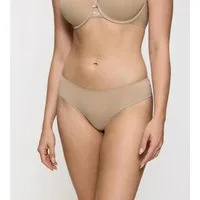 Triumph Slip Lovely Micro Brazilian String zarte, florale Spitze, schmales Bündchen