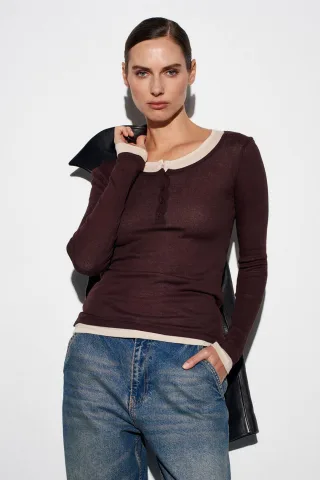 Schlanke Passform Baumwollbluse mit Knopfleiste