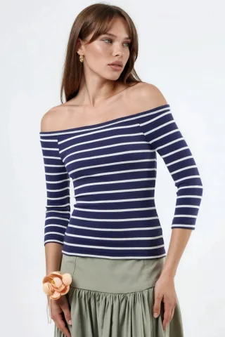 Gestreifte Ripp-Boat-Neck-Bluse mit langen Ärmeln