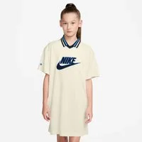 Nike Sportswear Shirtkleid G NSW CLN JERSEY SS DRESS Shirtkleid-Schnitt, sportlicher Stil, aus Polyester, Jacquard-Strick