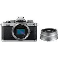 Nikon Z fc + 16-50 VR Systemkamera (NIKKOR Z DX 16-50 mm 1:3,5-6,3 VR Silver Edition, 20,9 MP, Bluetooth, WLAN)