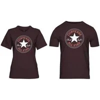 Converse T-Shirt UNISEX CONVERSE GO-TO ALL STAR PATCH LOGO STANDARD FIT T-SHIRT mit Rundhalsausschnitt, aus Single Jersey