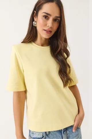 Gepolstertes Rundhals-T-Shirt