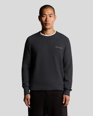 Lyle & Scott – Gestrickter Rundhalspullover mit Schriftzug – Marineblau