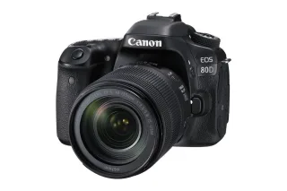 Canon EOS 80D [24.2MP WiFi 3"] schwarz inkl. EF-S 18-135mm 1:35-56 IS USM Objektiv