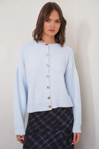 Knopf-unterlegter Rippstrick-Cardigan