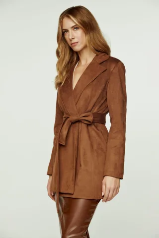 Braune Jacke in Alcantara-Optik mit Gürtel