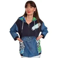 Gio Milano Hoodie G28-1129, im Denim Look und mit Strasssteinen halbdurchgängiger Reißverschluss, Print auf Vorder- und Rückseite