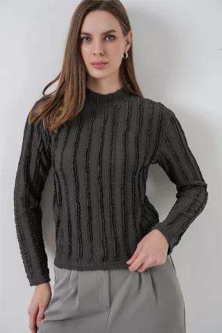Strukturierte Slim-Fit Halbkragenbluse