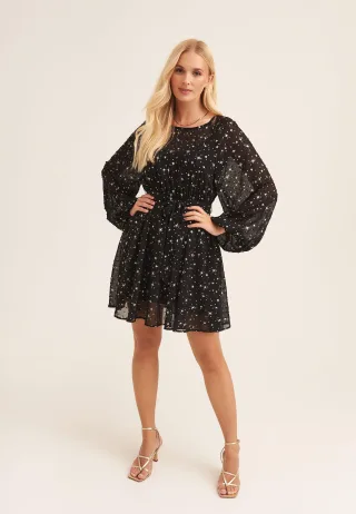 Schwarzes langärmeliges Minikleid mit Sternendruck
