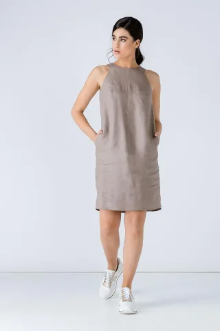Ärmelloses sackartiges Kleid in Taupe