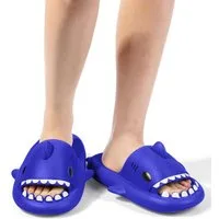 Corimori Bequeme Hai Badeschuhe im Haifisch-Design Badeschuh (Packung, Geschenk) lustige, rutschfeste, schnell trocknende Badeschlappen EU Größe 42-43