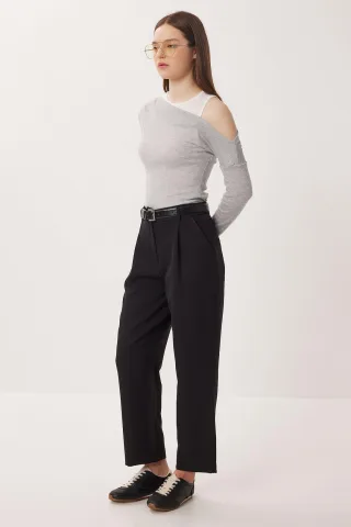 Hochtaillierte Maßhose mit Gürtel