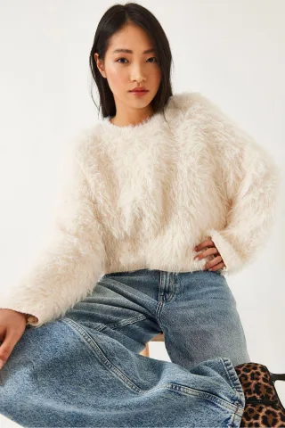 Strukturierter Kurzpullover mit Plüsch-Detail