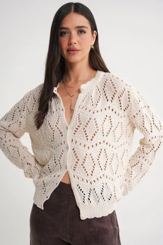 Strickjacke mit Struktur und Knopfverschluss