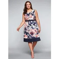 Sheego Etuikleid Cocktailkleid Ärmellos mit Blumendruck