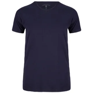 Herren-T-Shirt der Marke Presly & Sun. Die T-Shirts von Presly & Sun sind aus Bio-Baumwolle und Elastan hergestellt und haben eine figurbetonte Passform. Die weiche Baumwolle und das Elastan sorgen für einen hohen Tragekomfort. Marke: Presly & SunMod