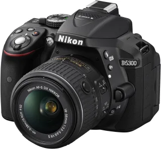 Nikon D5300 [242MP Full HD 32"] schwarz inkl. AF-S DX 18-55mm 1:35-56G VR II Objektiv