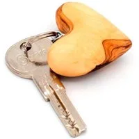 Olivenholz-erleben Schlüsselanhänger Schlüsselanhänger HERZ edles Olivenholz (1-tlg), Schöne Geschenk Idee, handgefertigt, 100% Olivenholz