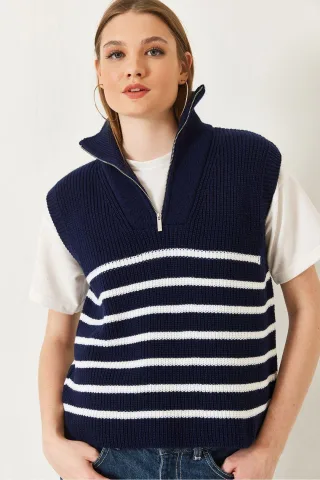 Gestreifter Strickpullover mit Reißverschluss-Kragen