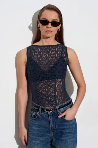 Taillierte Spitzen-Ärmellose Bluse