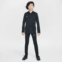 Nike Trainingsanzug Nike Academy Big Kids' Dri-FIT Soccer Tracksuit, mit Seitentaschen mit Reißverschluss, aus leichtem Strickmaterial