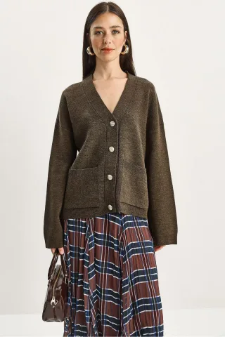 Dicke Rippstrick-V-Ausschnitt-Strickjacke mit Knopfverschluss