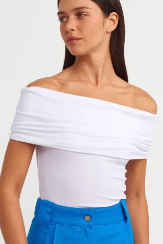 Schulterfreie, gerippte Slim-Fit-Bluse