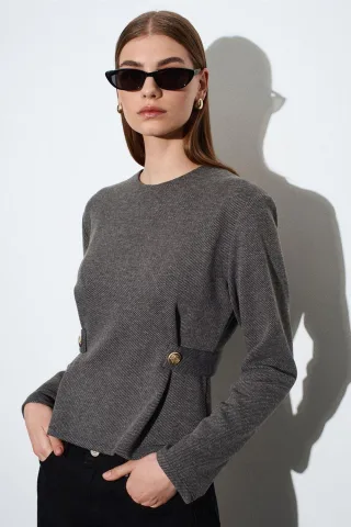 Taillierte Rippstrick-Bluse mit Rundhalsausschnitt