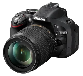 Nikon D5200 [24.1MP Full HD 3"] schwarz inkl. AF-S 18-105mm 1:35-56 G DX ED VR Objektiv