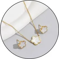 GOLDKLEIN Schmuckset Blumen Edelstahl Ohrringe Halskette Set Perlmutt (2-tlg), Angebot - inkl. Schmuckbox