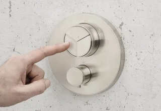 Herzbach PUSH Thermostat-Batterie LIVING iX 3 Verbraucher rund rund Edelstahl, 17.803055.1.09 17.803055.1.09
