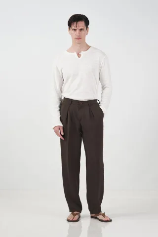 Gerade geschnittene gefaltete Hose