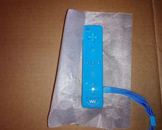 Nintendo Wii + Wii U Remote Plus blau