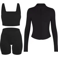 Circle Five Sportanzug, Sportjacke, Sport-BH mit Cups und blickdichte Shorts im Set.