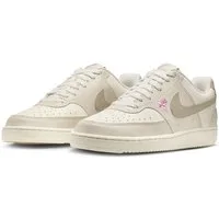 Nike Sportswear WMNS COURT VISION LOW SE Sneaker inspiriert vom Design des Nike Air Force