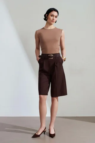 Hochtaillierte, bundelastische, weitgeschnittene Tailor-Shorts