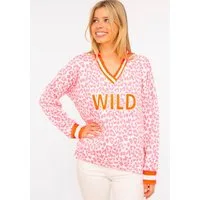 Zwillingsherz Sweatshirt "Leo Pastell" mit V-Ausschnitt, gestreiften Bündchen und WILD Applikation