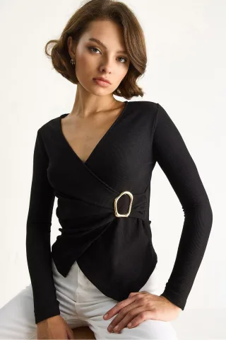Doppelt knöpfbare Bluse mit Zubehördetail
