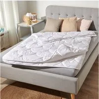TRAUMSCHLAF Kunstfaserbettdecke 4-Jahreszeiten,Ganzjahres,Winter,Sommer, Füllung: 100% Polyester, Bezug: 100% Polyester, sehr guter Feuchtigkeitstransport
