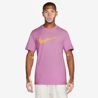 Nike Sportswear T-Shirt M NSW TEE ICON SWOOSH mit auffälliger Grafik auf der Brust, Kurzarm-Design, aus Baumwolle