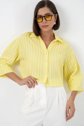 Übergroßes gestreiftes cropped Shirt mit Knopfverschluss