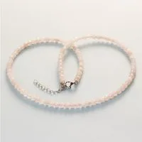 Bella Carina Perlenkette Kette Rosenquarz facettiert 4 mm