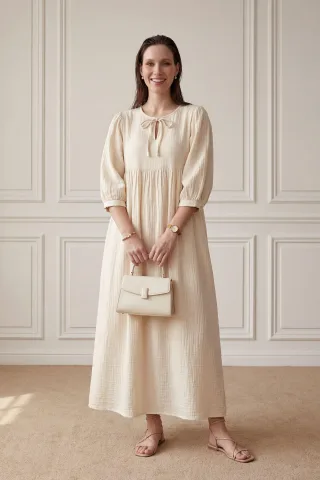 Maxikleid mit gebundenem Detail und lässiger Passform