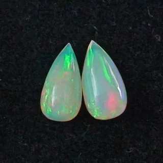 Welo Opal Pärchen 1,51 u. 1,76 ct Multicolor Milchopale Opale