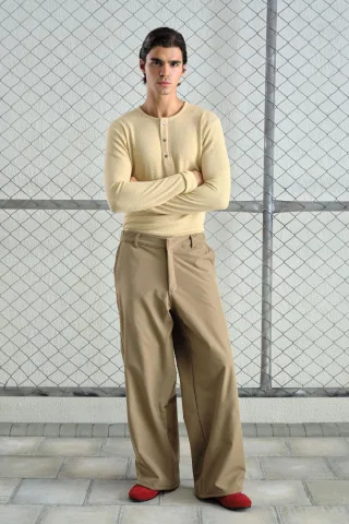 Weite Gabardine-Hosen mit Taschen