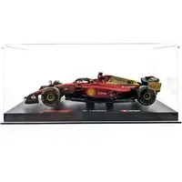 Bburago Modellauto Ferrari F1-75 Leclerc #16 Monza-Ausführung, Maßstab 1:43, in Sammler-Acrylbox