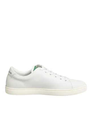 Dolce & Gabbana Weiße Leder Schuhe mit Rosenstickerei im Low-Top-Stil
