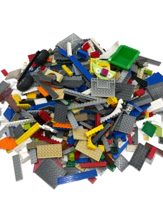 LEGO 4 Kg Steine ca. 2800 Teile bunt gemischt z.B. Räder Platten Fenster etc.