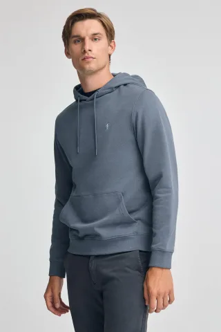 Sweatshirt denimblau im Regular Fit mit Kapuze und Rigby Go-Logo